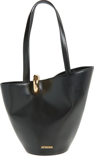 *JACQUEMUS* Bambola アシンメトリー バケットバッグ/ミディアム Jacquemus The Medium Bambola Asymmetric Leather Bucket Bag