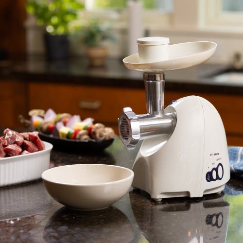 Maverick Deluxe 550 Watt Meat Grinder In White