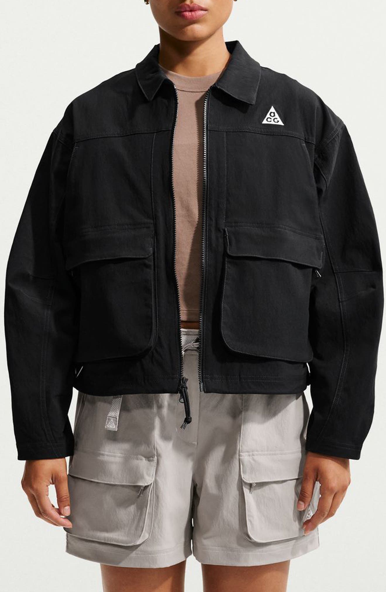 selected 010 BLACK/SMTWHT