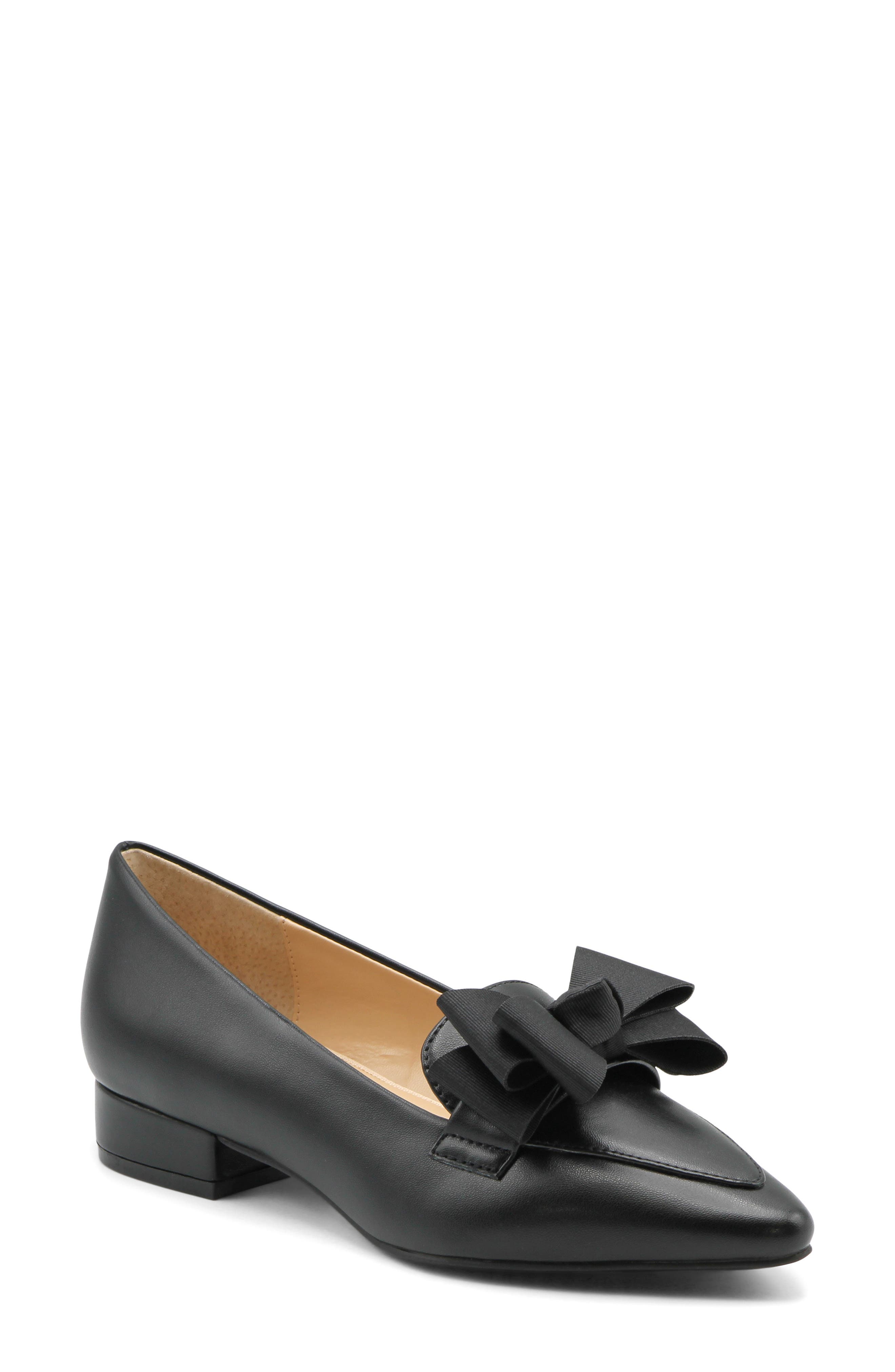 Adrienne Vittadini Pasteur Bow Pump