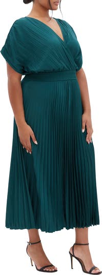 Apple-Shape Style: 5 Outfits for a Summer Wedding