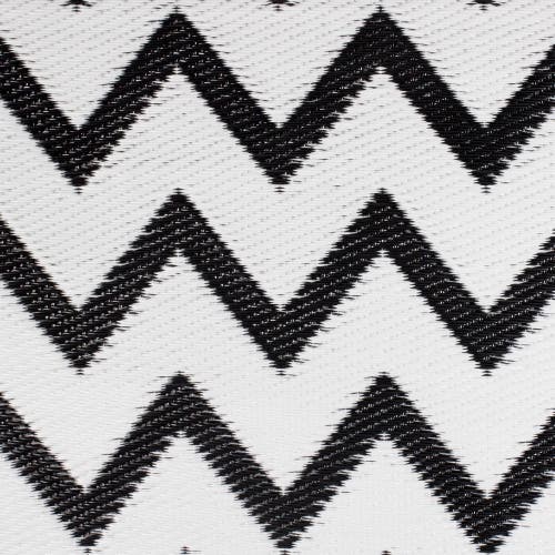Northlight 4' X 6' Black And White Chevron Rectangular Outdoor Area Rug In Black