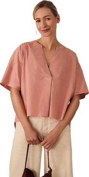 Celtic & Co. Short Sleeve V-Neck Dipped Hem Blouse