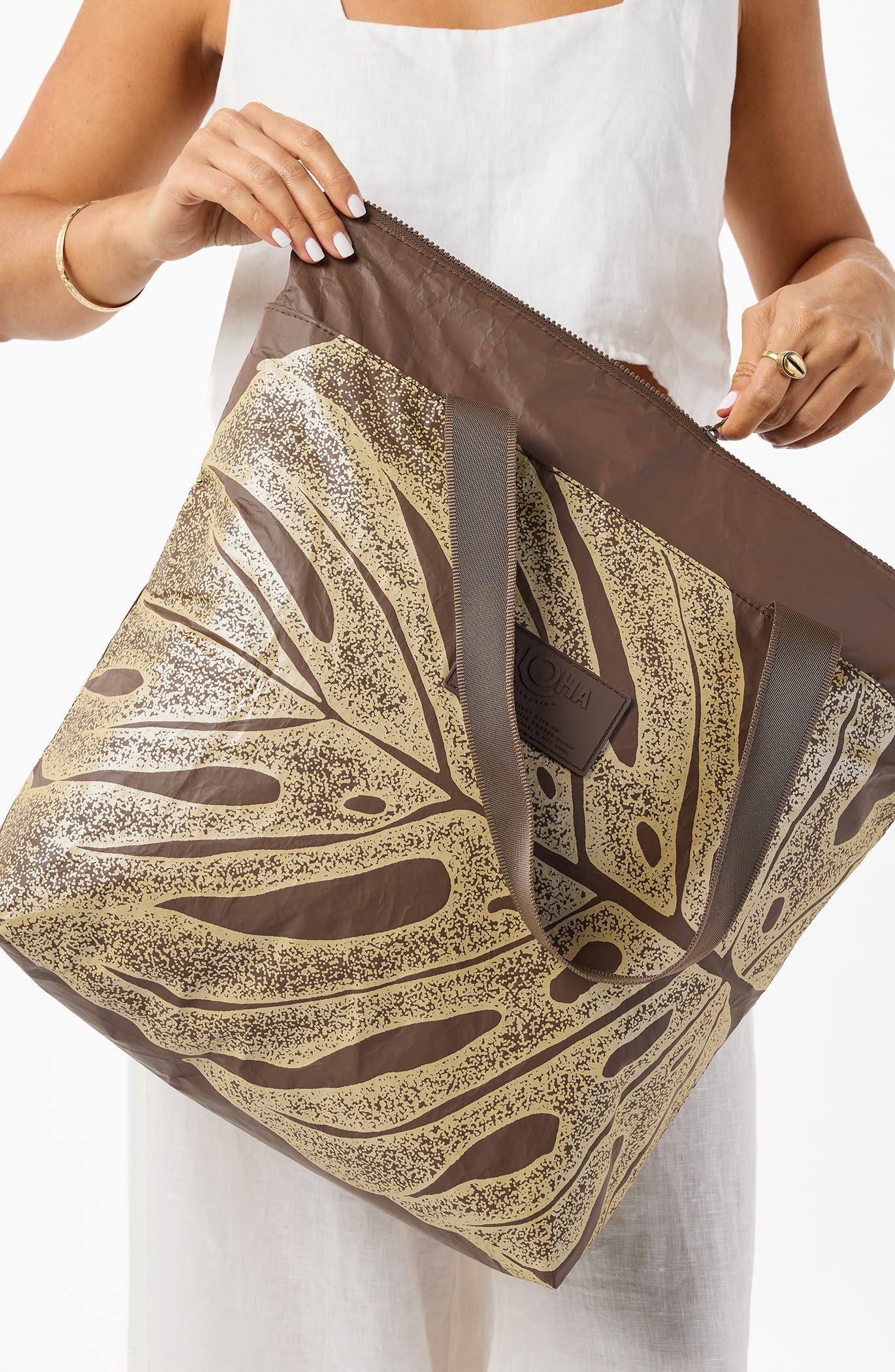 Aloha Collection Day Tripper Deliciosa Water Restitant Tote, Alternate, color, Luster/ Coconut