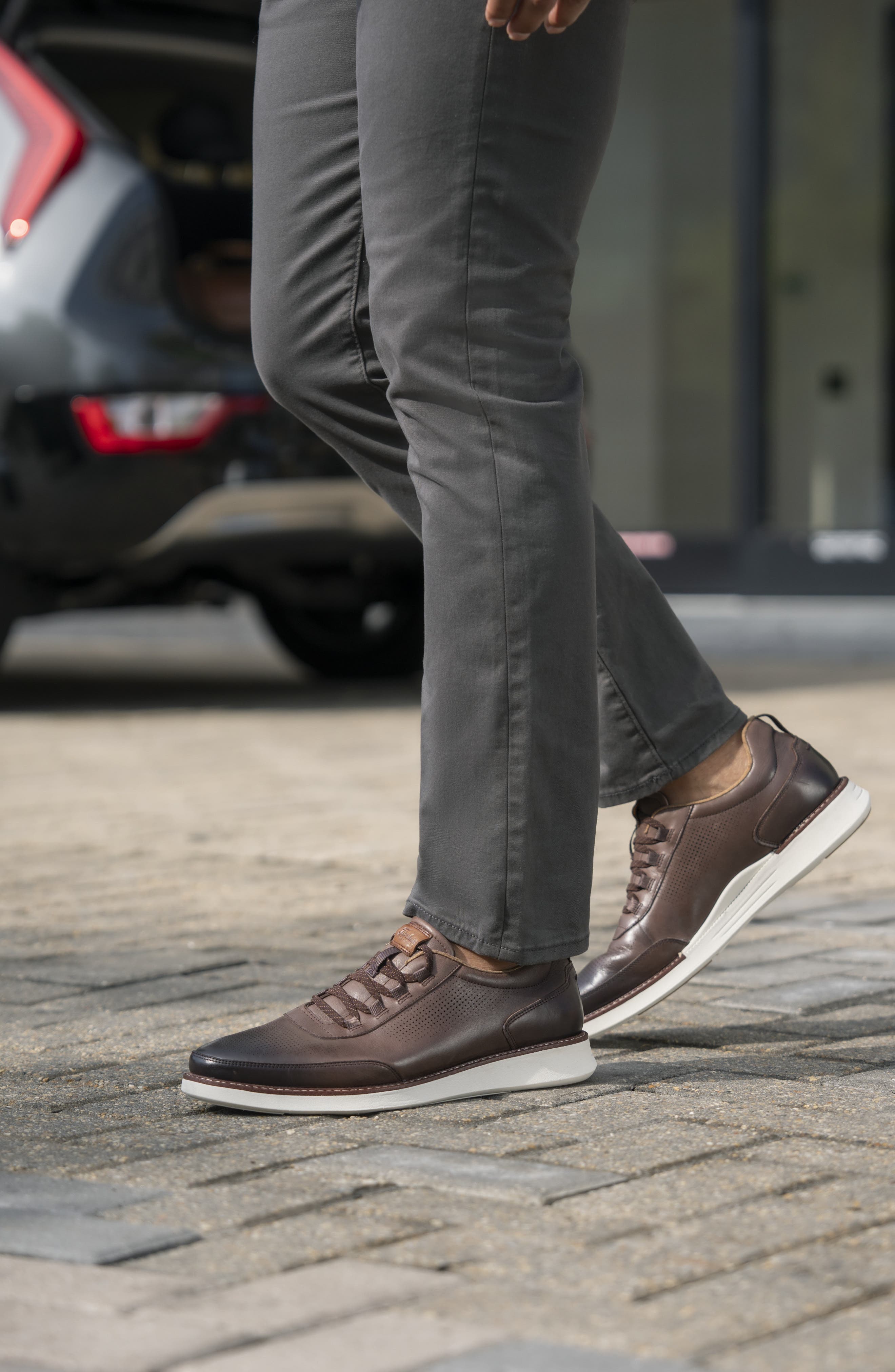 Launch Elastic Lace Sneaker, Alternate, color, BROWN