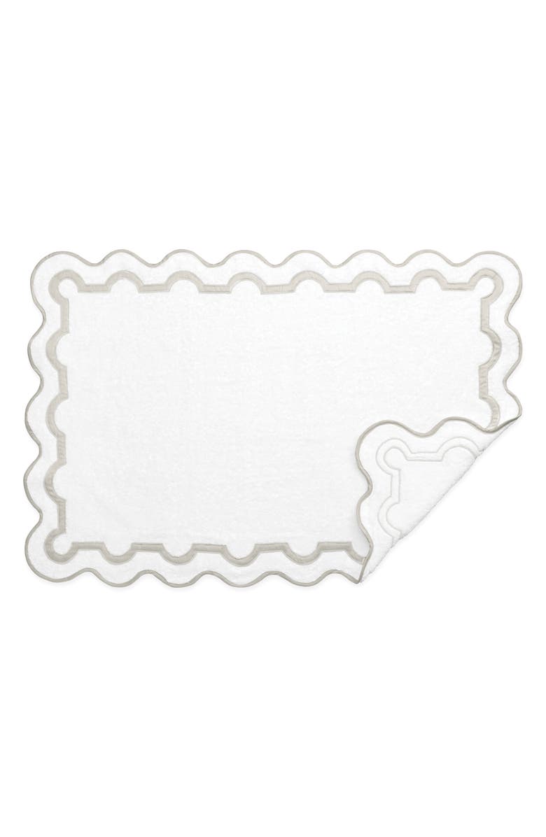 Matouk Mirasol Scallop Cotton Tub Mat, Main, color, Silver