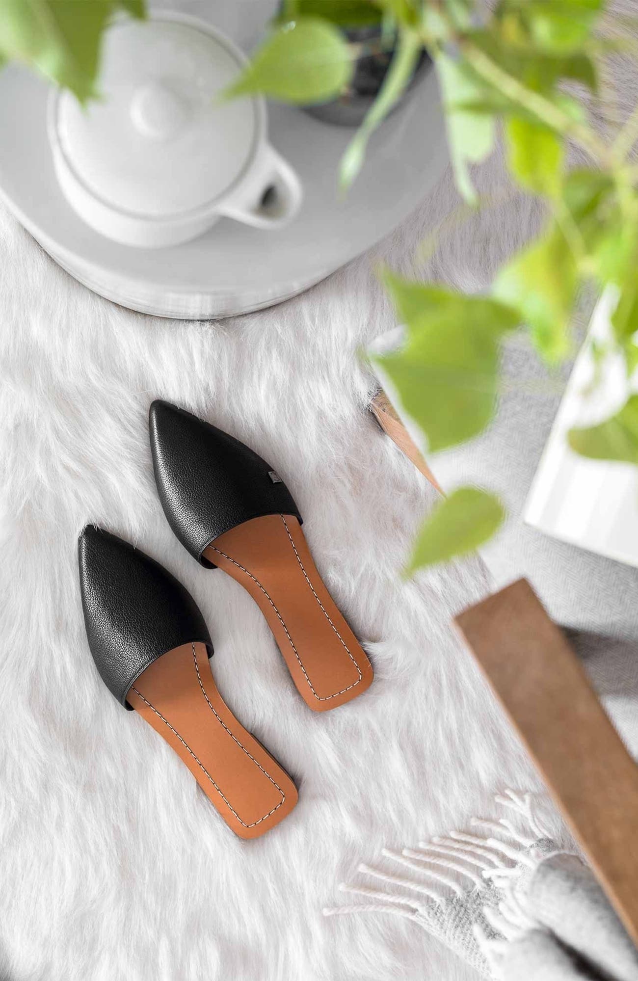 Togas Grace Women's Leather Slippers, Alternate, color, Black