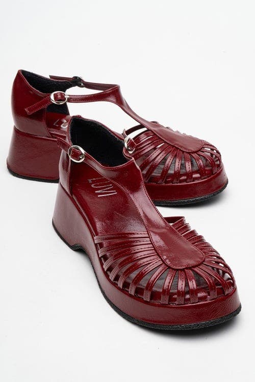 Prologue Shoes Aniel Platform Wedge Sandal In Burgundy