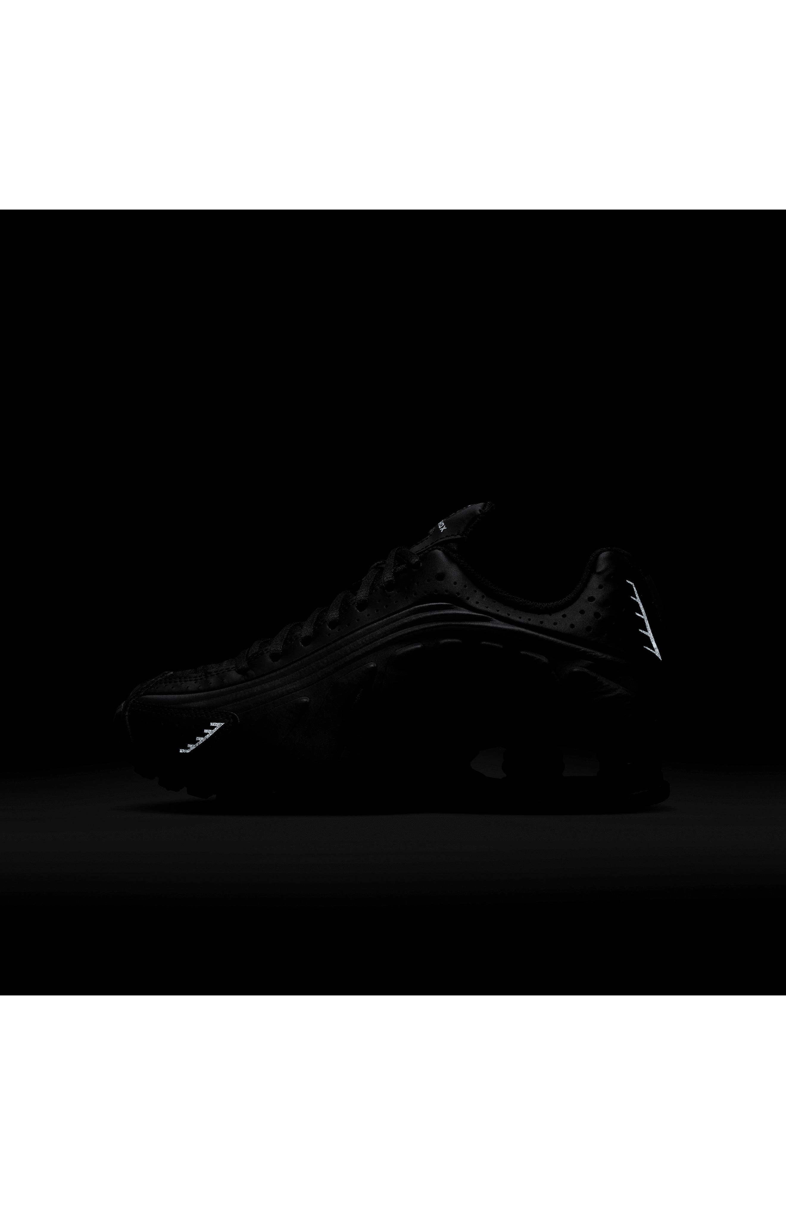 Shox R4 Sneaker | Nordstrom