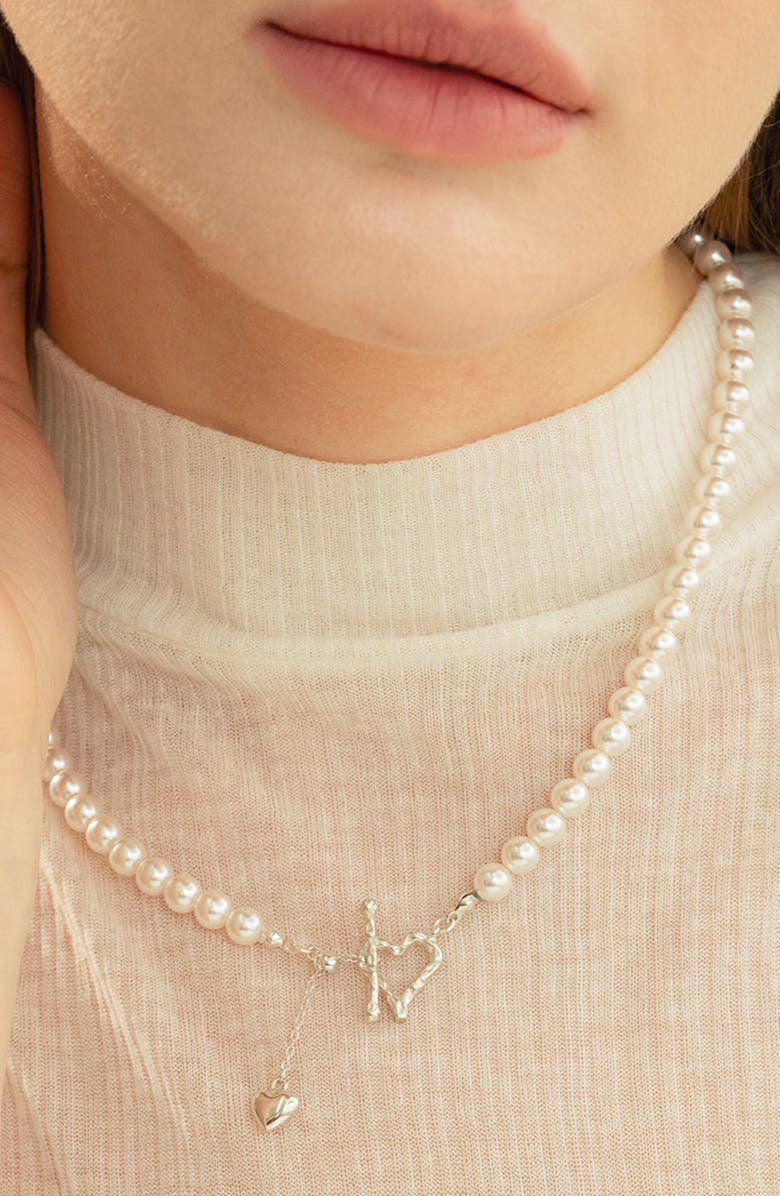 Bearfruit Jewelry Sterling Silver Amélie Simulated Pearl Heart Dangle Necklace, Alternate, color, 