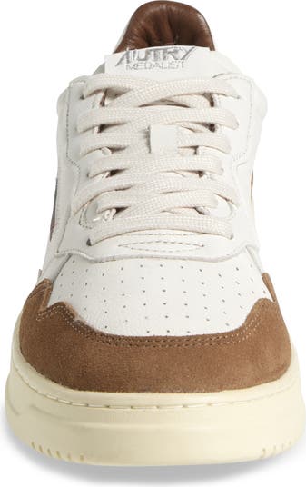 Medalist Low Sneaker