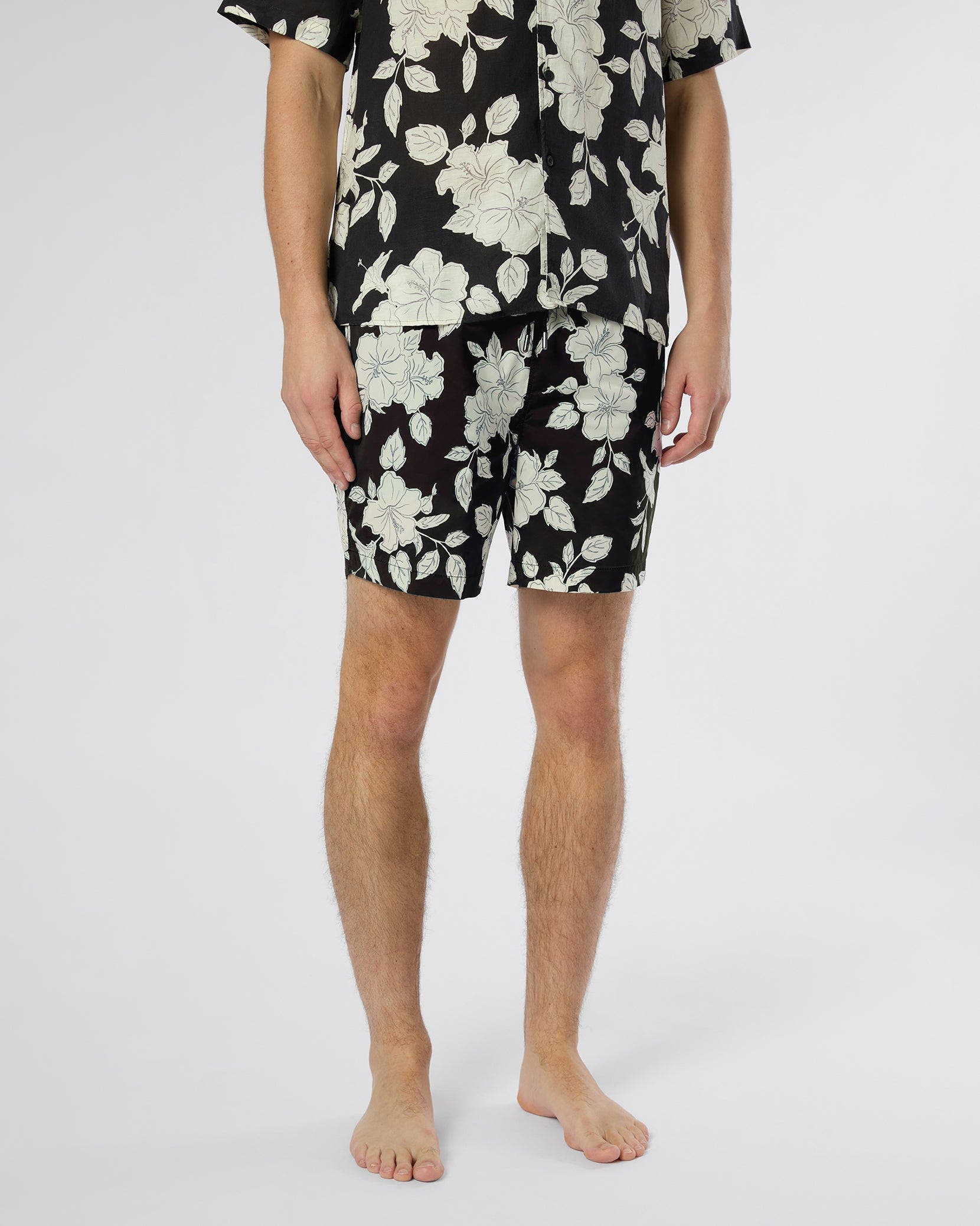 Onia Charles 7" Swim Trunk in Black/off White 