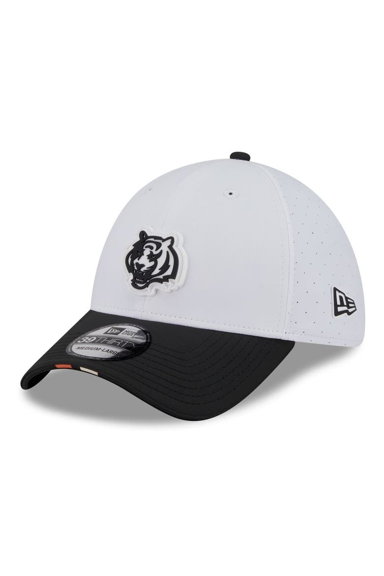 Men's New Era  White/Black Cincinnati Bengals 2025 NFL Training Camp 39THIRTY Flex Hat, Main, color, White