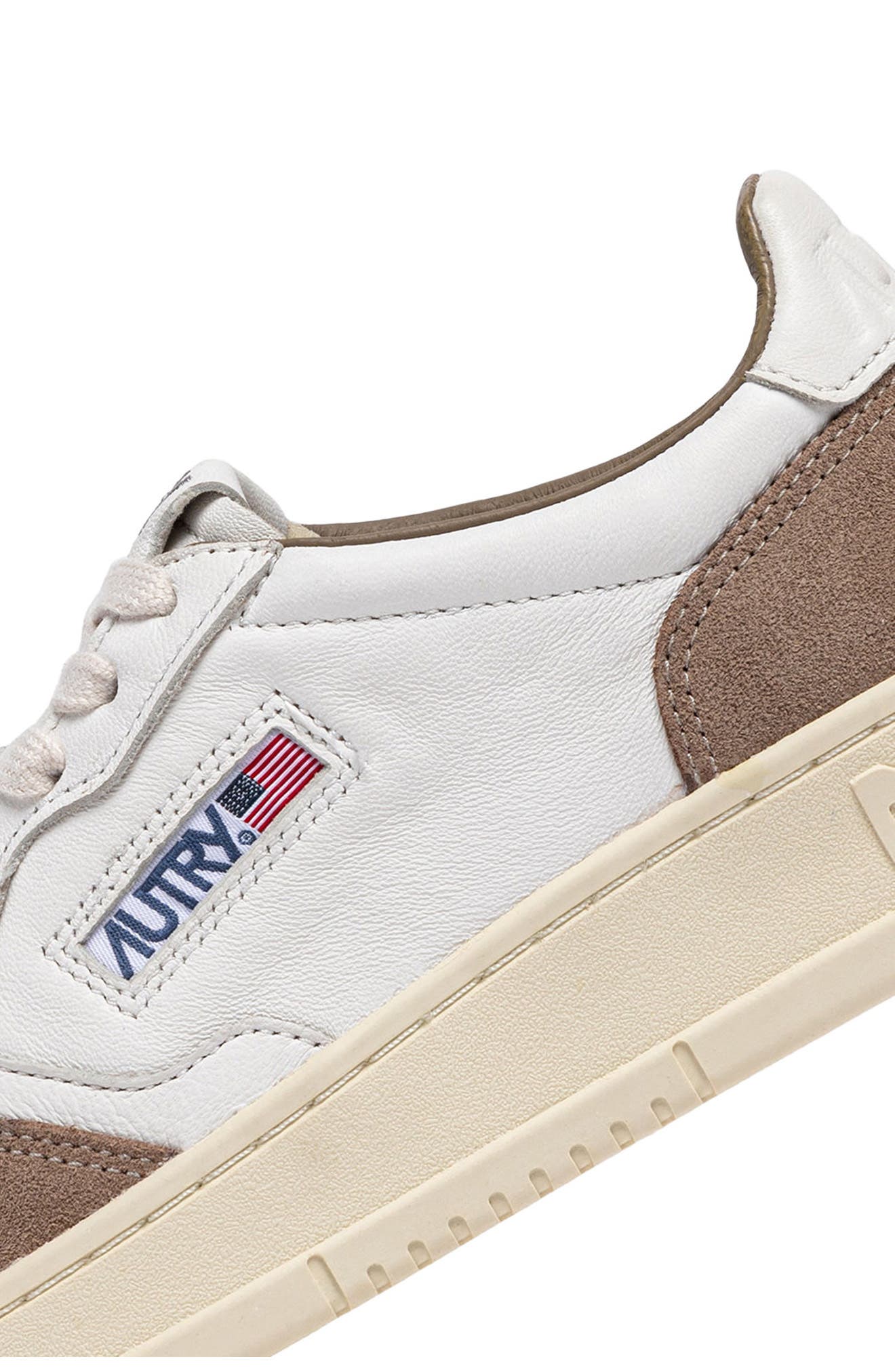 AUTRY Medalist Low Sneaker, Alternate, color, White/ Tobacco