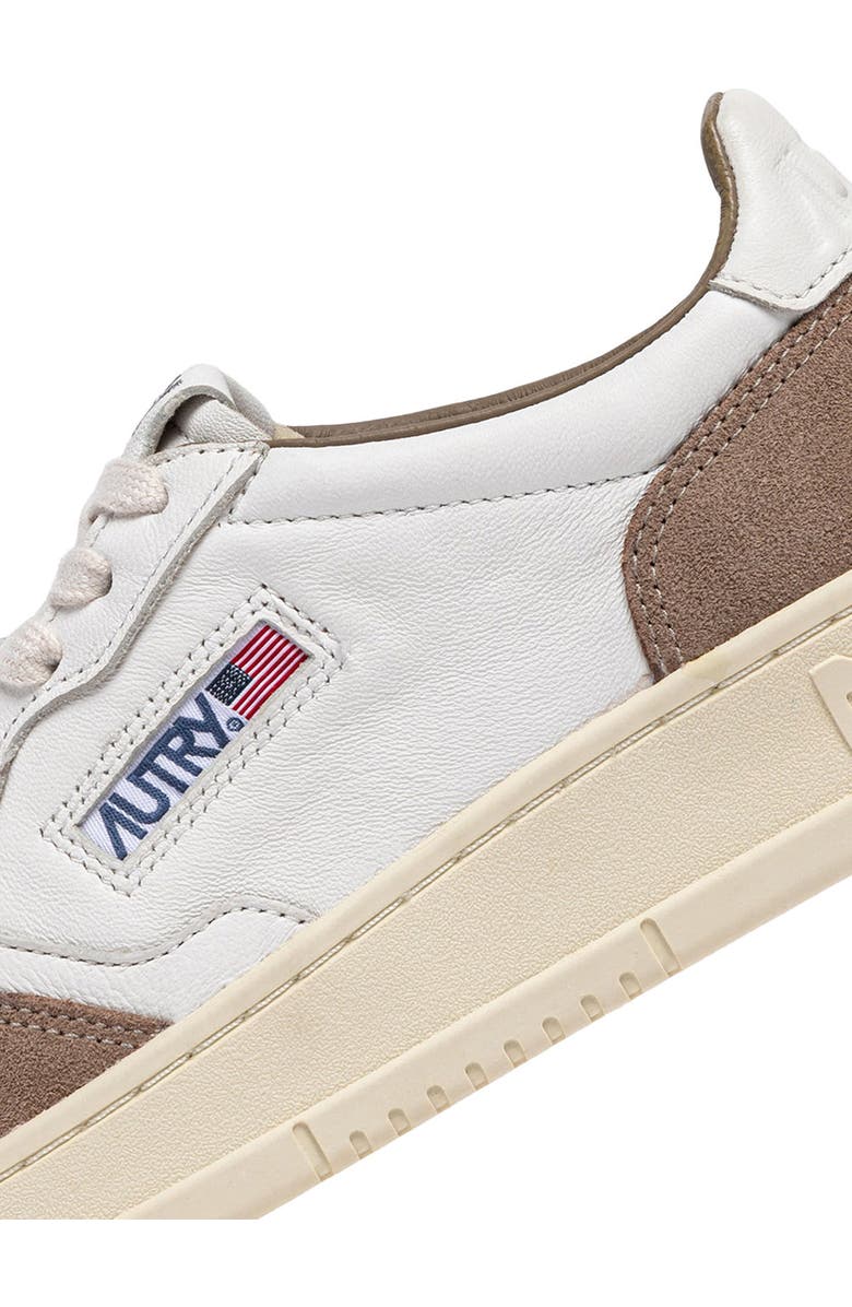 AUTRY Medalist Low Sneaker, Alternate, color, White/ Tobacco