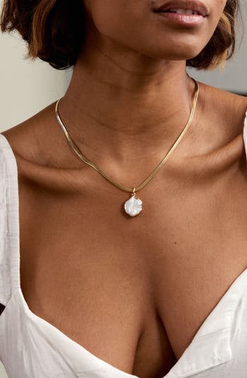 Serina Pendant Necklace