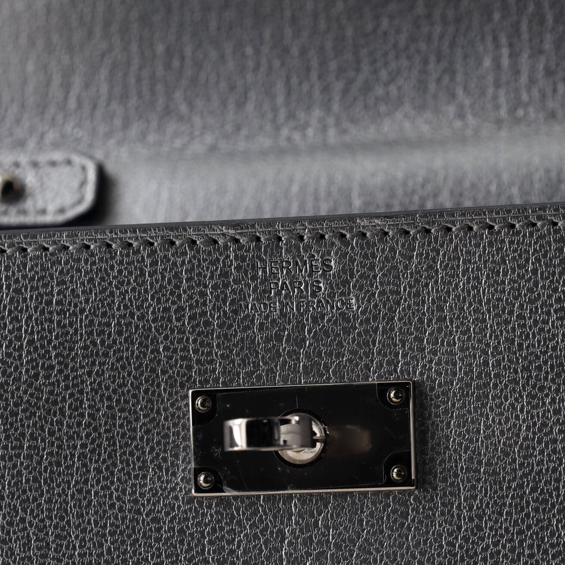 Kelly To Go Wallet Metallic Chevre Chamkilight, Alternate, color, Gris Argente