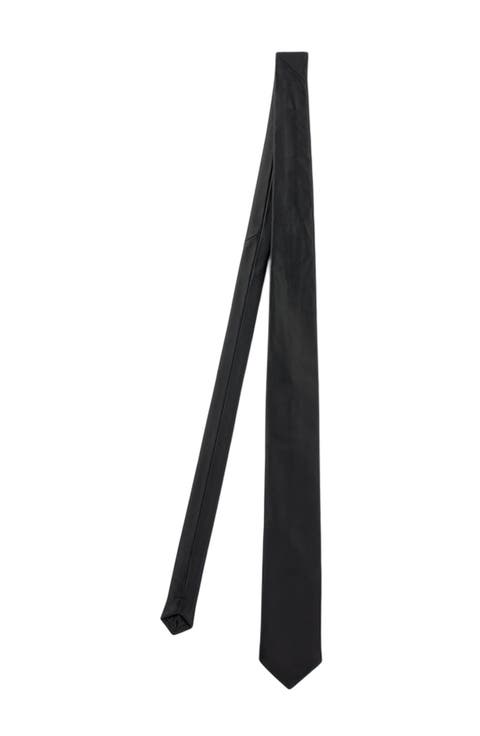 Oversize leather tie