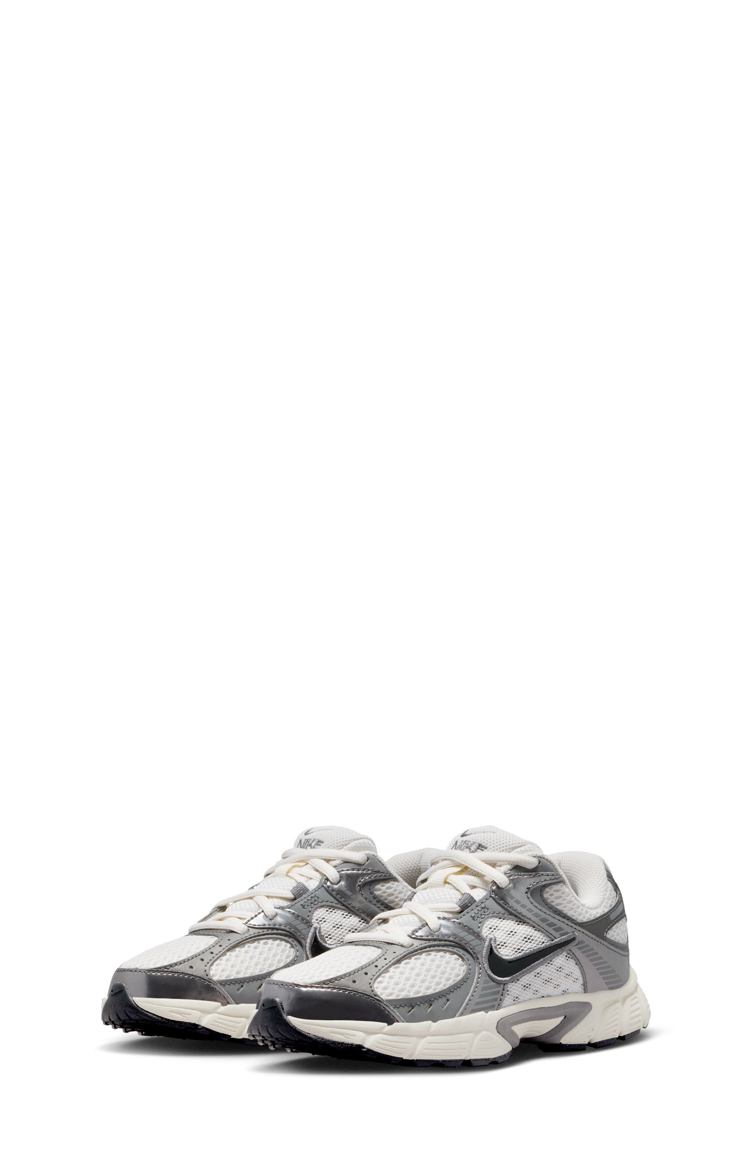 Nike Kids' V5 Runner Sneaker