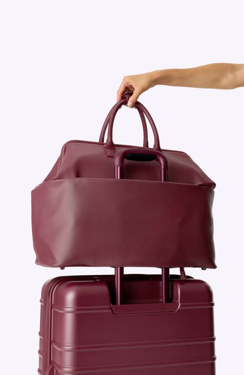 Beis The Essential Weekender Bag In Burgundy