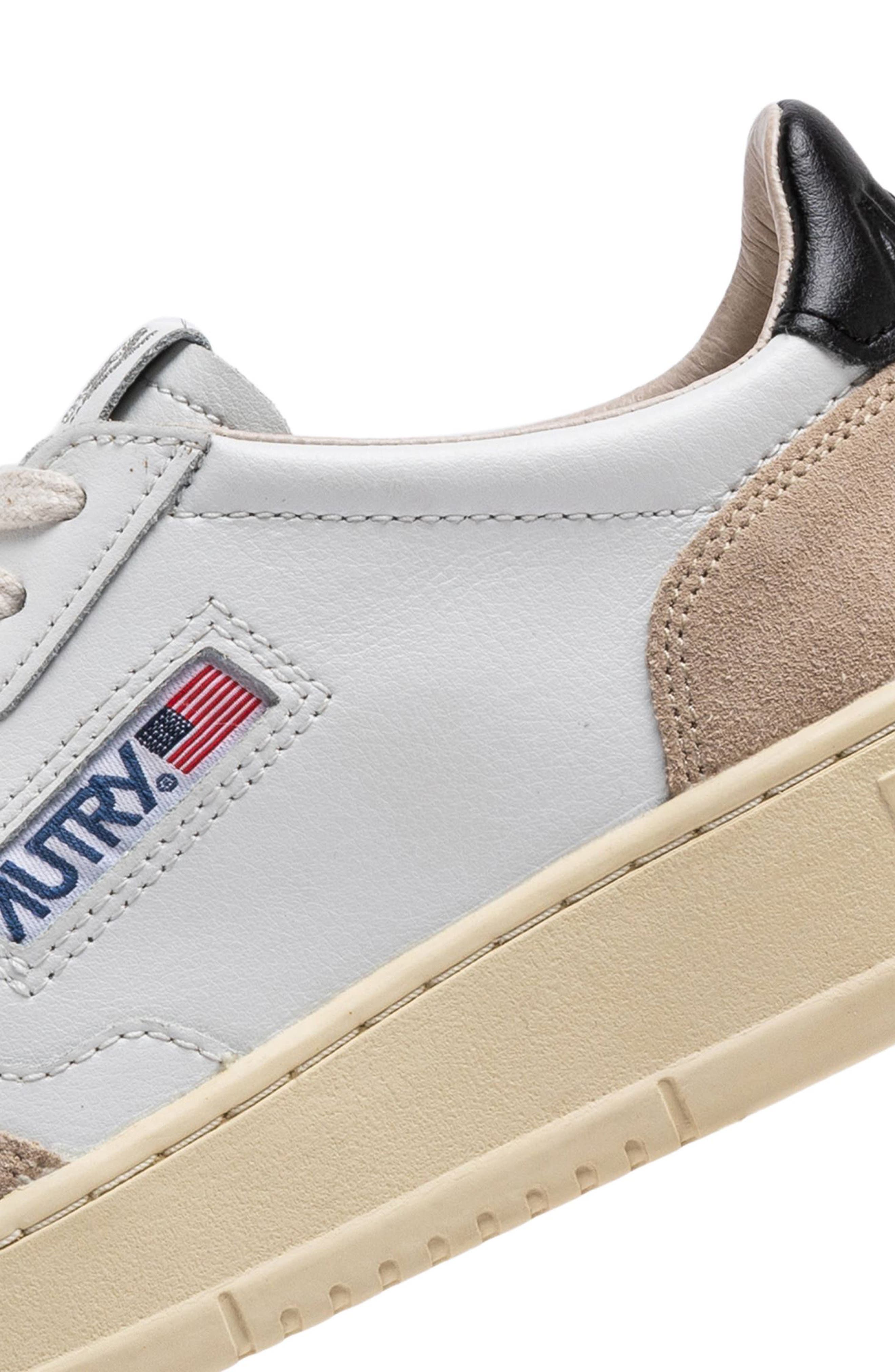AUTRY Medalist Low Sneaker, Alternate, color, Ecru