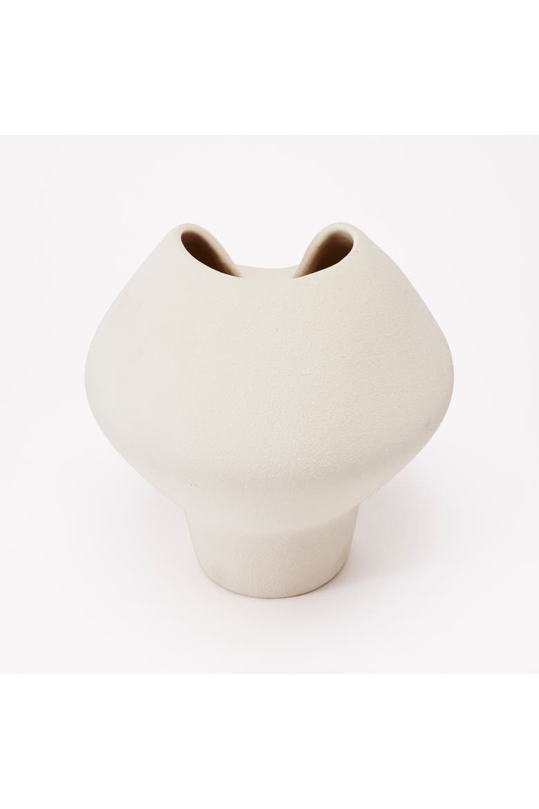 Nora Vase, Alternate, color, Raw Noir