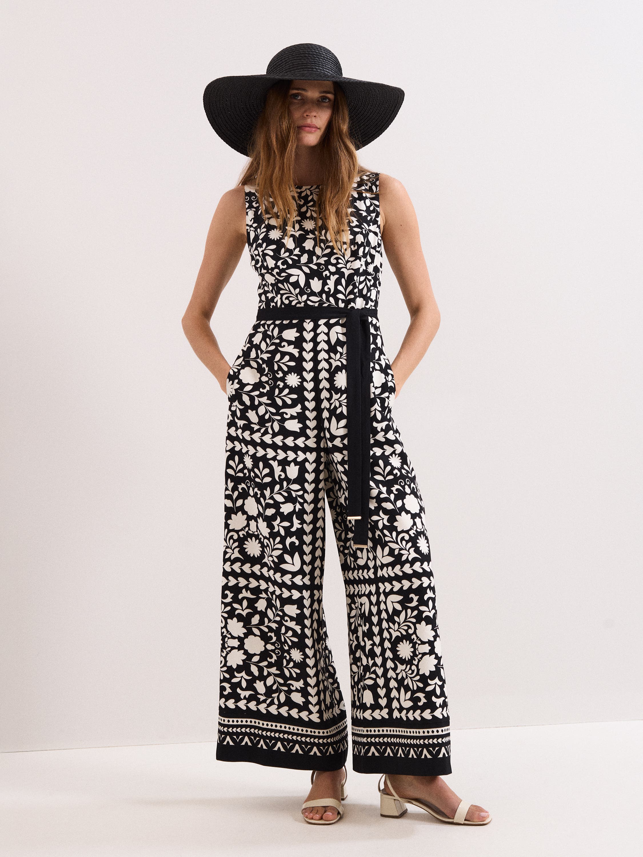 selected Black/Ivory