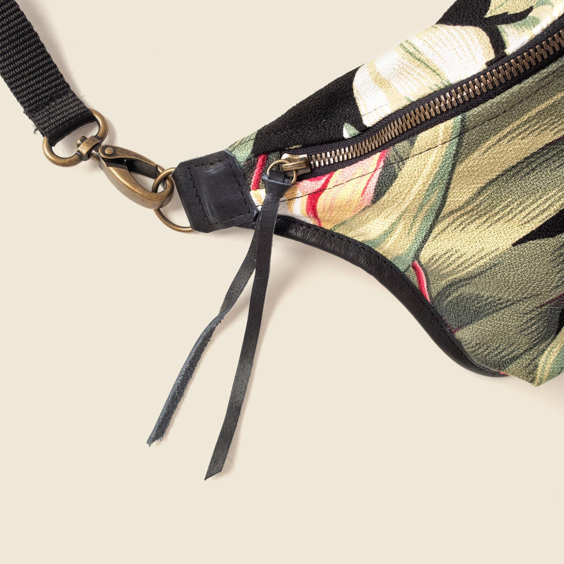 Casupo The Perfect Fanny Pack, Alternate, color, Black Floral