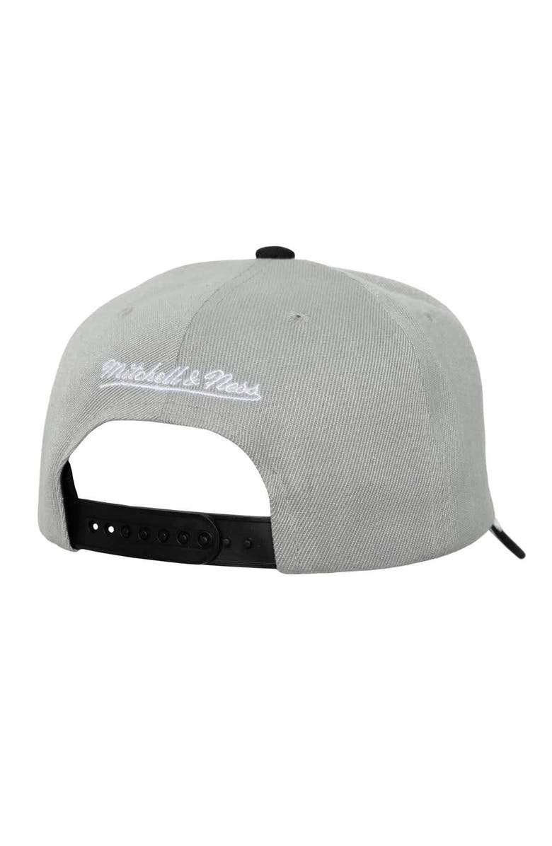 Mitchell & Ness Men's Mitchell & Ness Gray/Black Los Angeles Kings Underarch Two-Tone Pro Crown Snapback Hat, Alternate, color, Silver