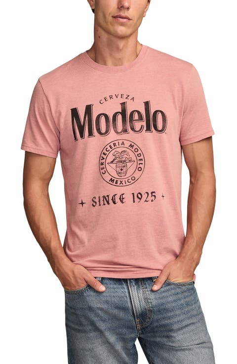 Modelo Cotton Graphic T-Shirt