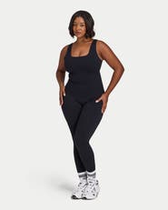 HERA Essential Scoop Neck Fitted Vest